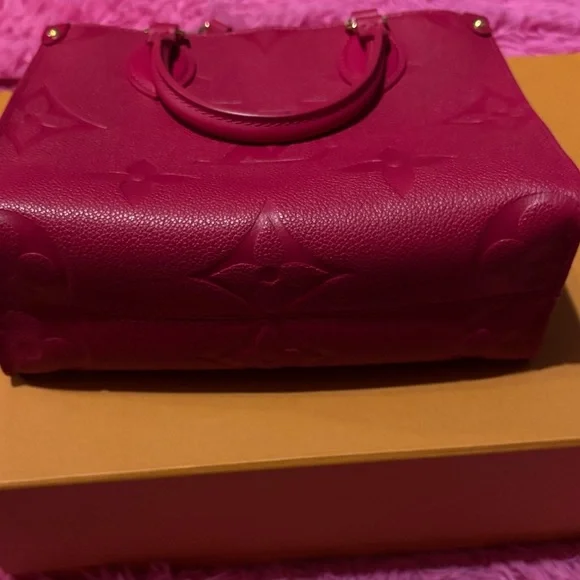 Louis Vuitton On The Go Empreinte PM Freesia in Leather with Gold-tone - Picture 9 of 12